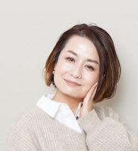 乾燥が引き起こすさまざまな悩みにはETVOSのスキンケア＆ベースメイク冬こそ、“しっとりツヤ肌”で差をつける
